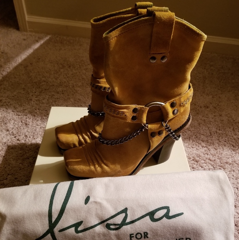 Boots- lisa for Donald J Pliner